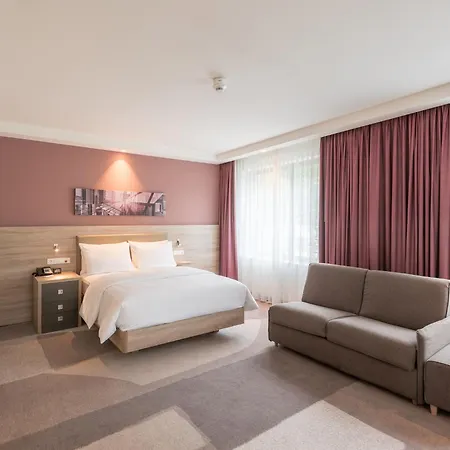 Отель Hampton By Hilton Frankfurt Centre East 3*