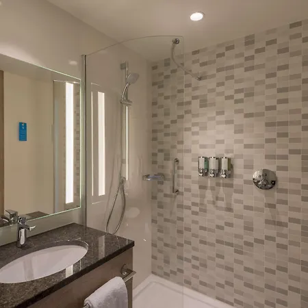 هامبتون من هيلتون سيتي سنتر إيست