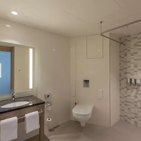 Hampton By Hilton Frankfurt Centre East Szálloda 3*